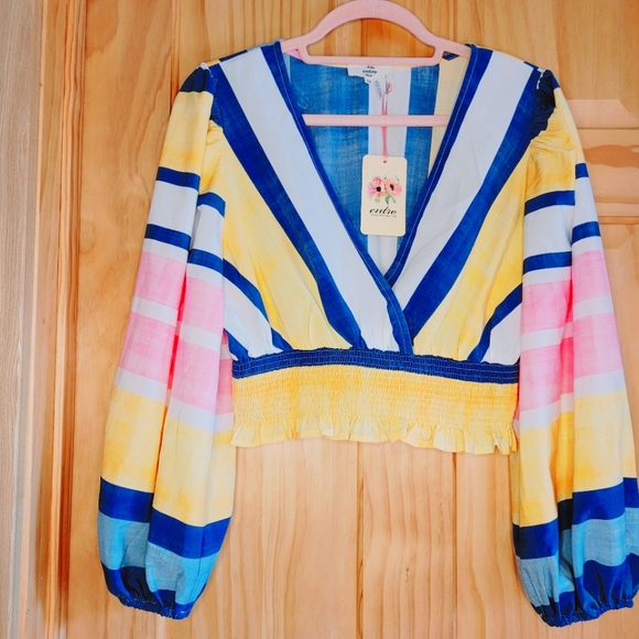 NEW Entro Beach Escapes Multi-Color Vneck Balloon Sleeve Crop Top - Picture 4 of 5